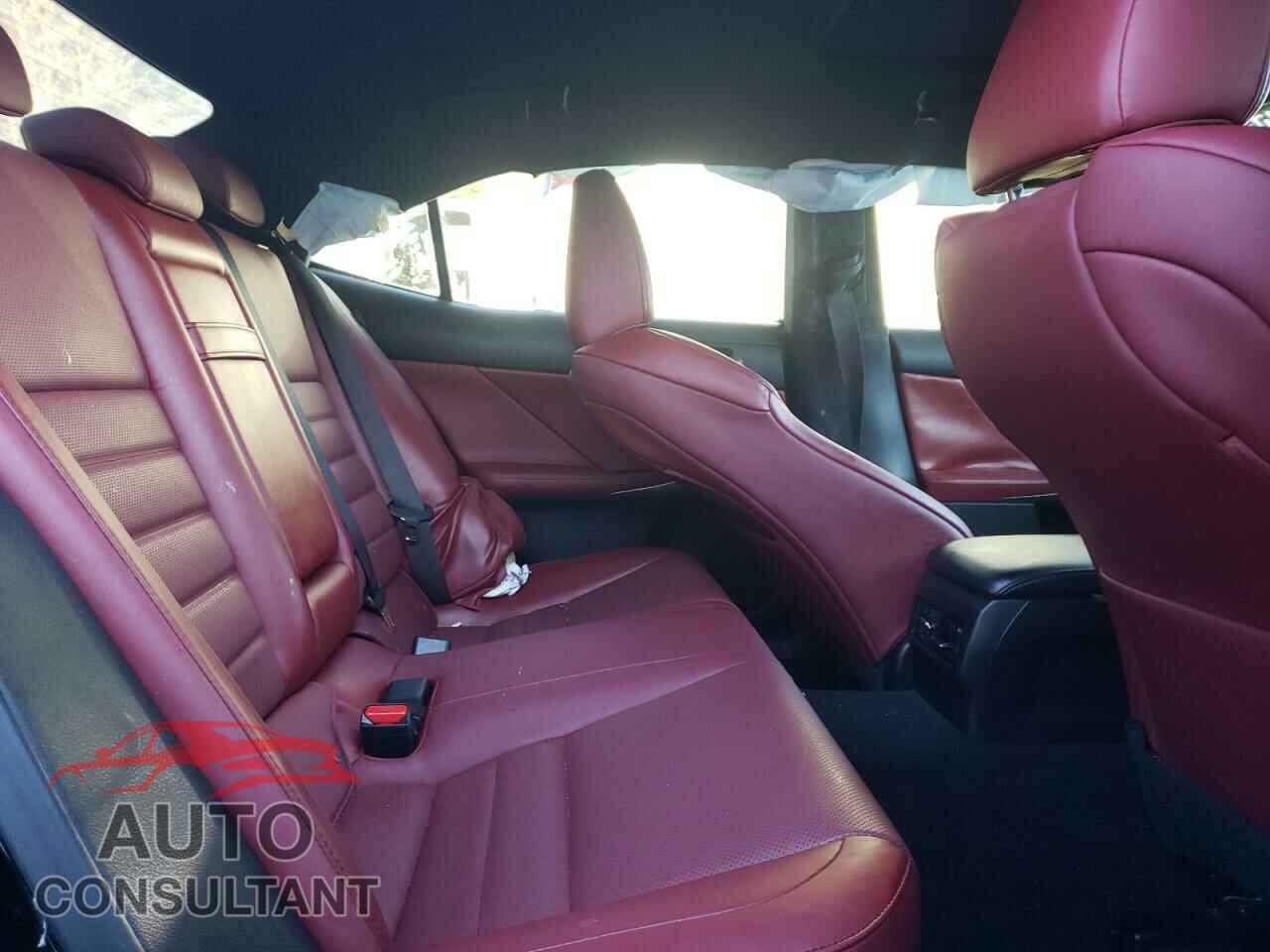 LEXUS IS 2018 - JTHBA1D20J5073914