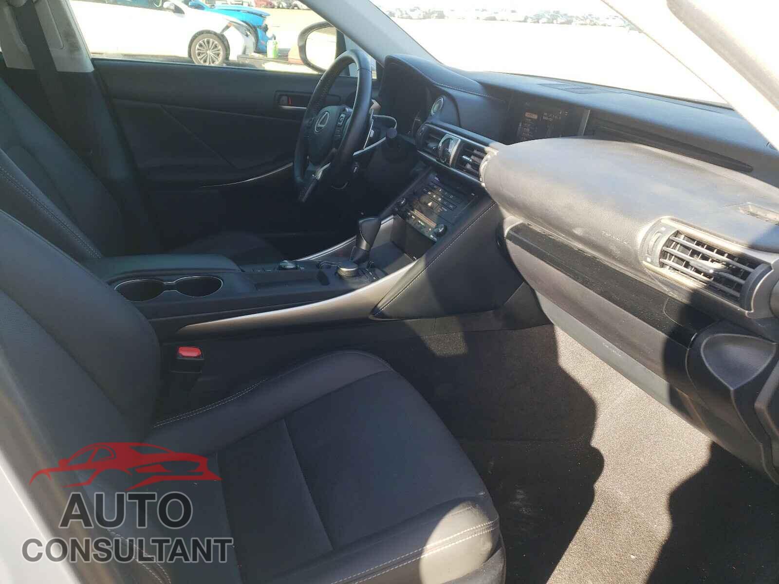 LEXUS IS 2018 - JTHBA1D21J5071265
