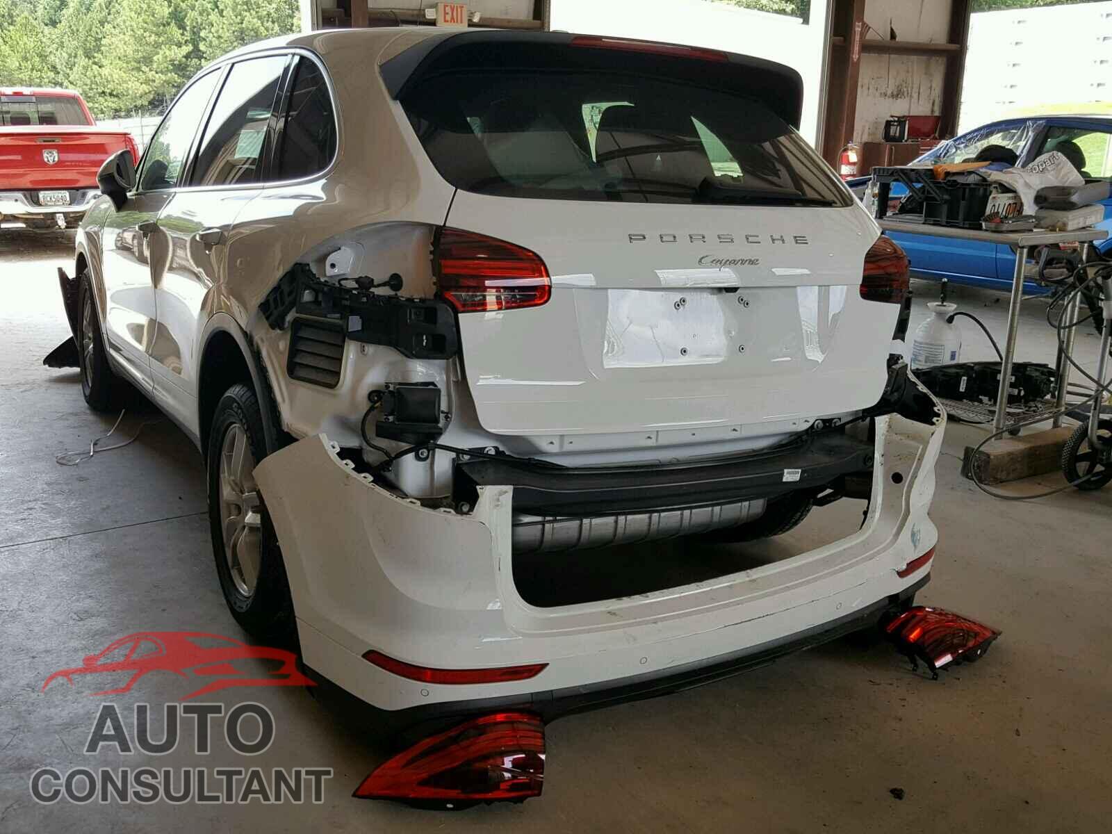 PORSCHE CAYENNE 2016 - WP1AA2A26GKA12373
