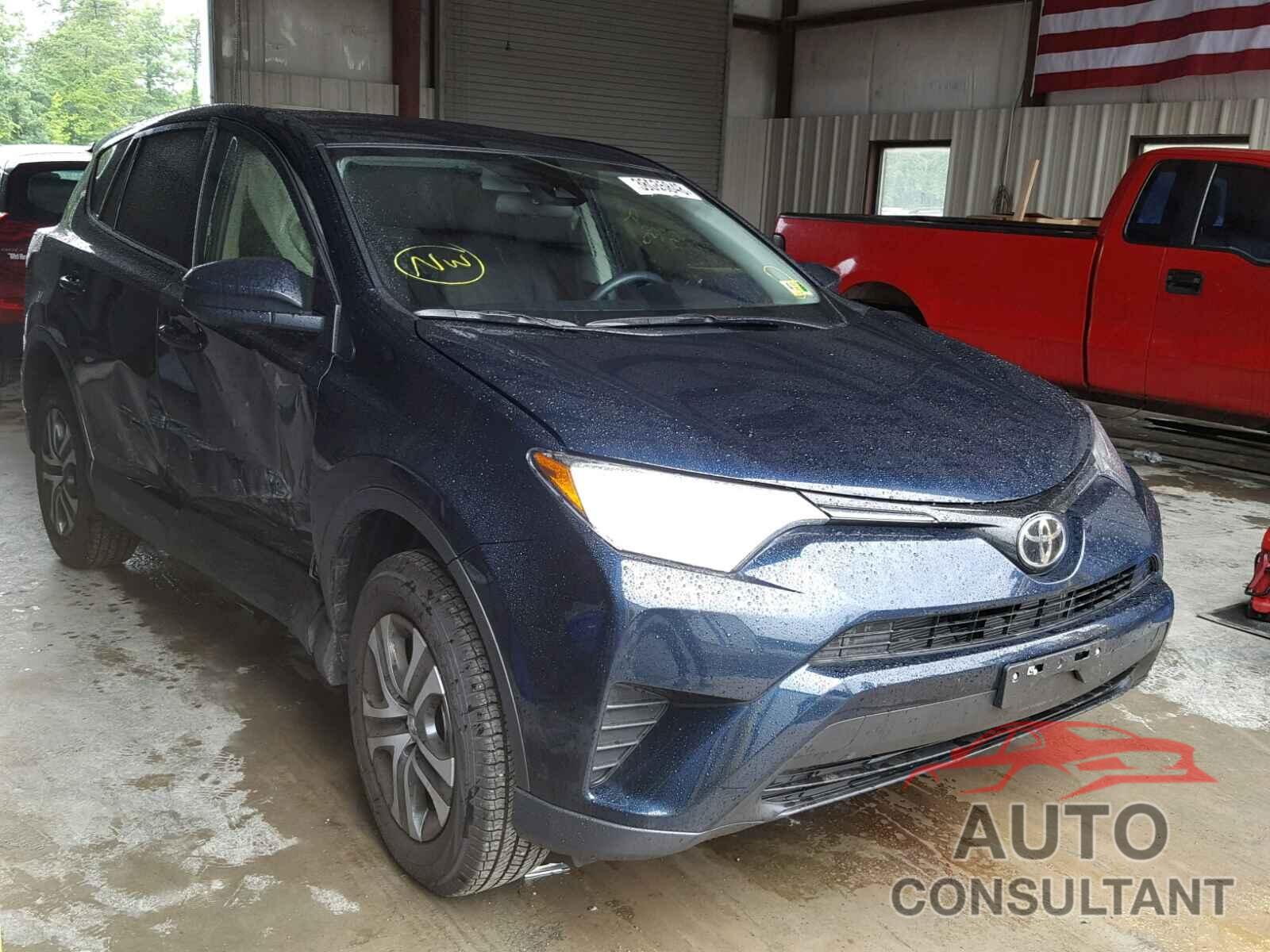 TOYOTA RAV4 LE 2018 - JTMBFREV9JJ215419