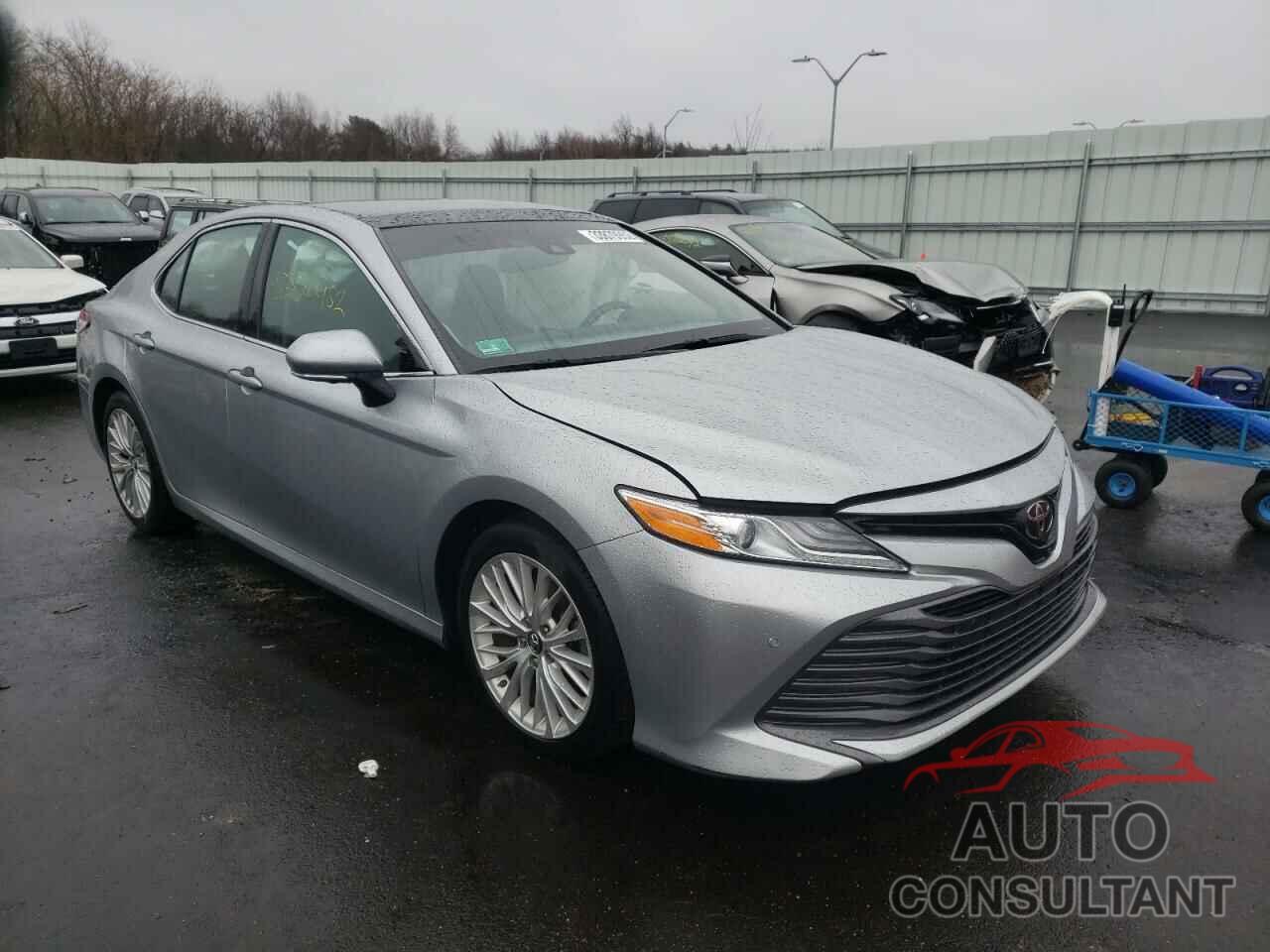 TOYOTA CAMRY 2018 - 4T1B11HK6JU031616