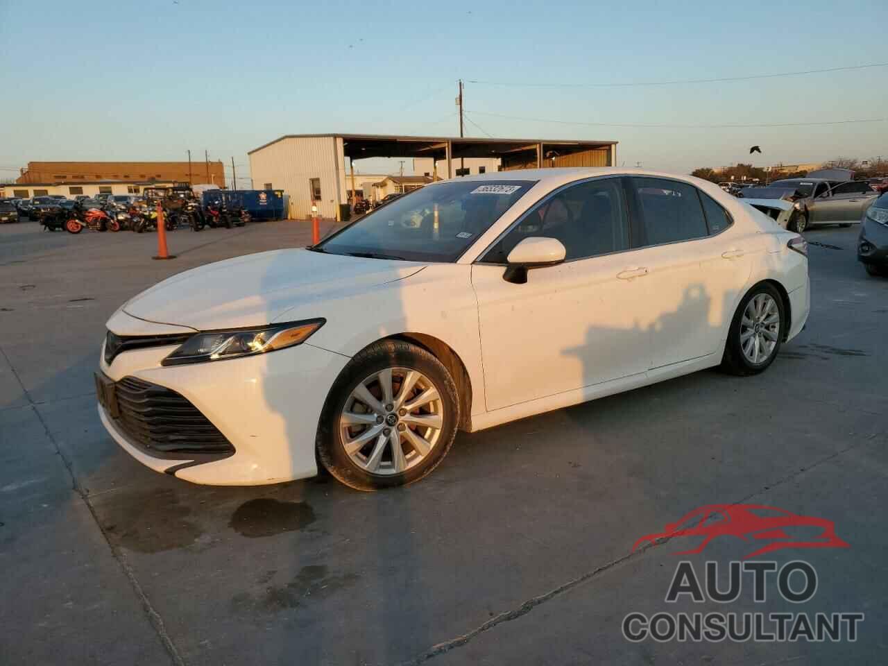 TOYOTA CAMRY 2018 - 4T1B11HK0JU593771