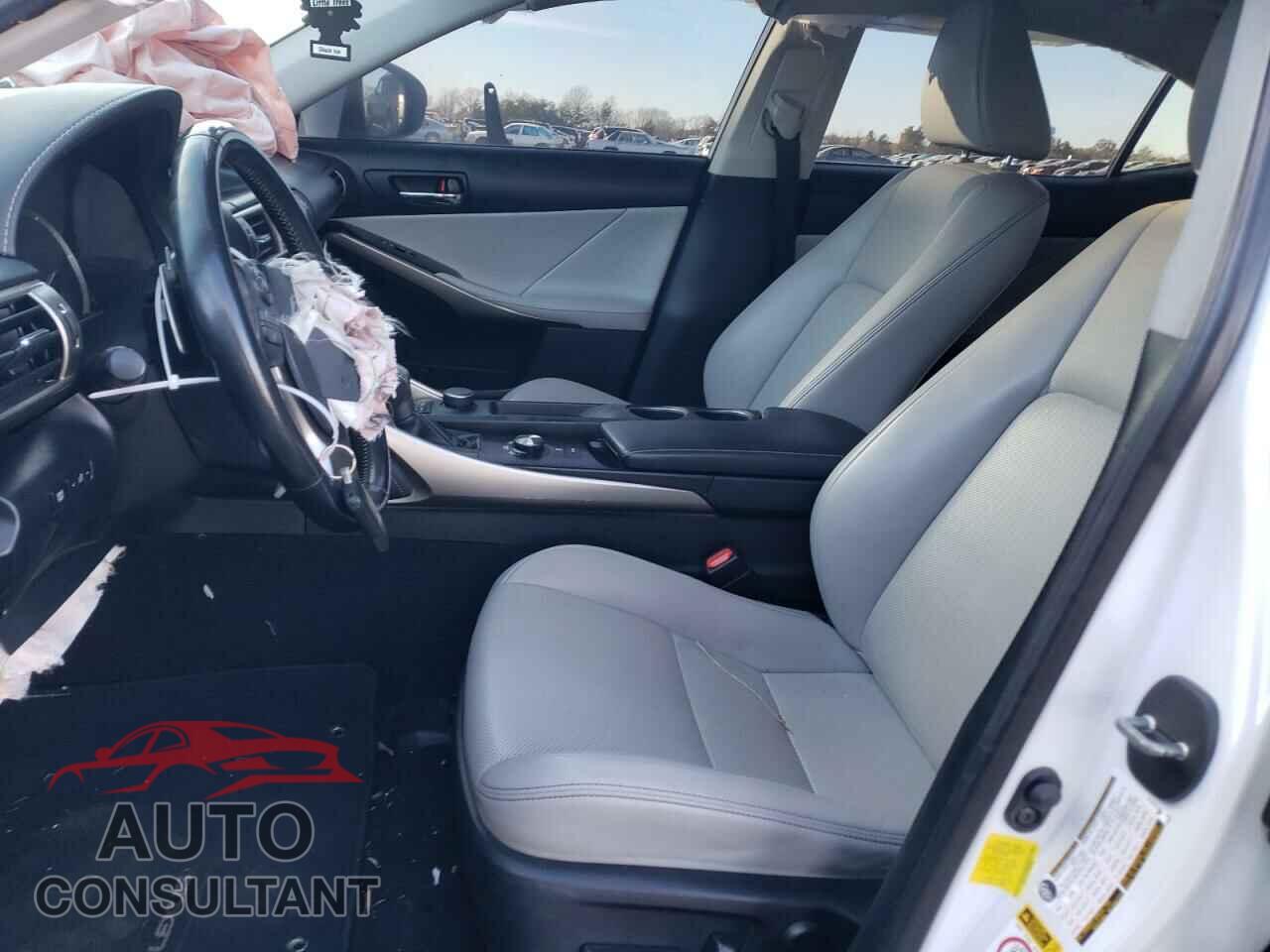 LEXUS IS 2016 - JTHBA1D28G5015848