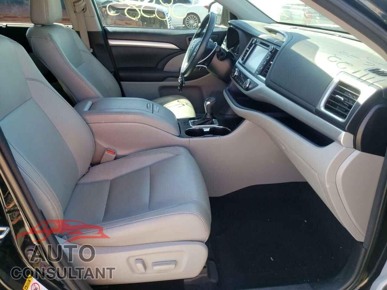 TOYOTA HIGHLANDER 2018 - 5TDJZRFH0JS539759