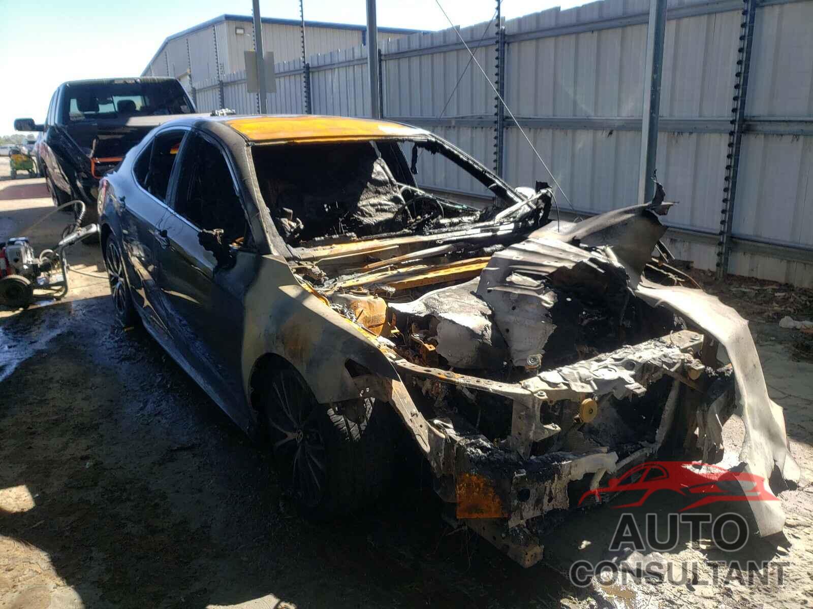 TOYOTA CAMRY 2018 - 4T1B11HK7JU583545