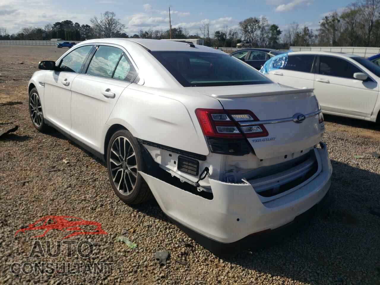 FORD TAURUS 2018 - 1FAHP2E80JG118217