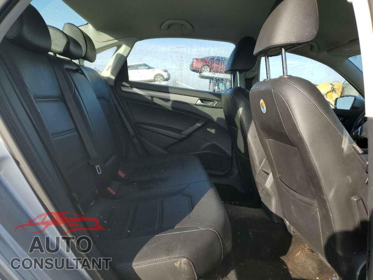 VOLKSWAGEN PASSAT 2015 - 1VWAT7A33FC081948