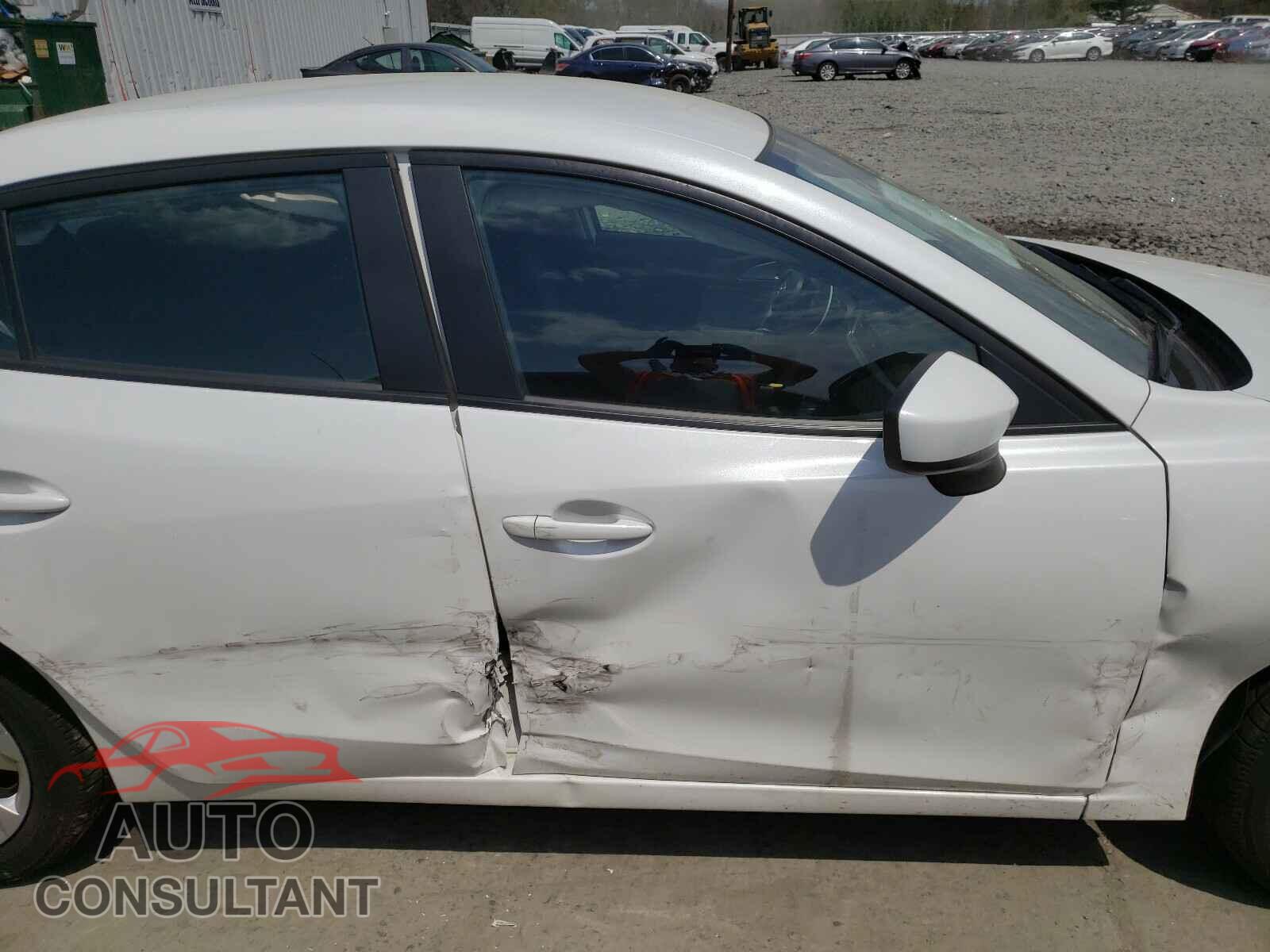 MAZDA 3 2018 - 3MZBN1U72JM177670