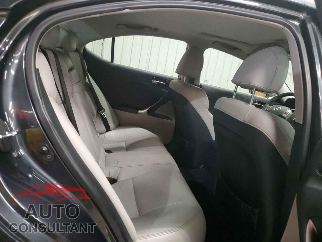 LEXUS IS 2011 - JTHCF5C23B5048912