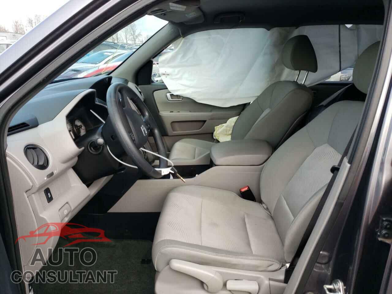HONDA PILOT 2015 - 5FNYF4H21FB005331
