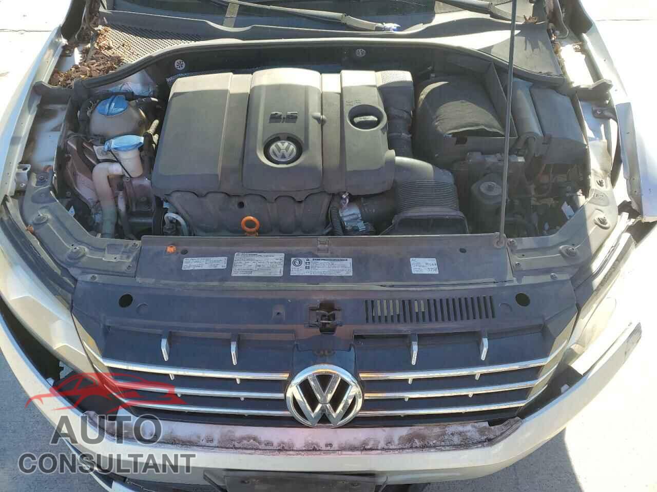 VOLKSWAGEN PASSAT 2012 - 1VWCH7A31CC057539