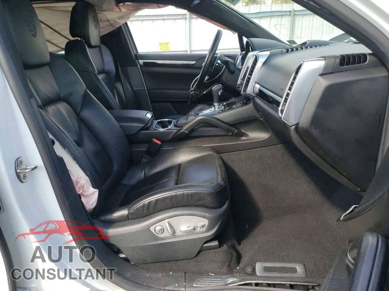 PORSCHE CAYENNE 2017 - WP1AB2A29HLA52097