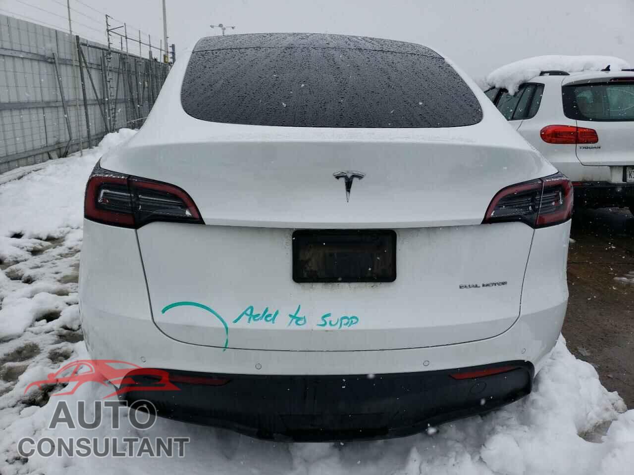TESLA MODEL Y 2021 - 5YJYGAEE3MF295014