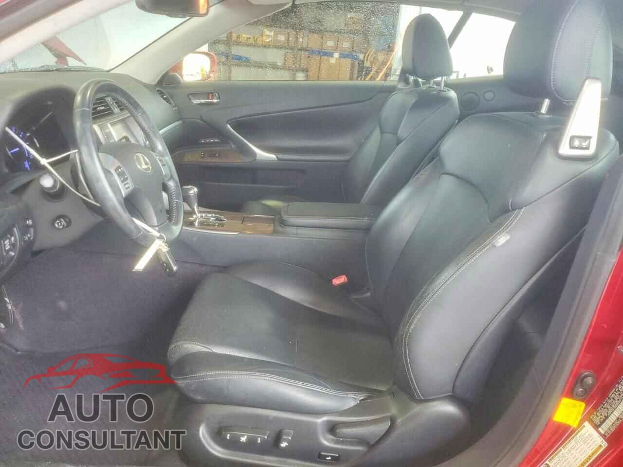 LEXUS IS 2014 - JTHFF2C26E2530114