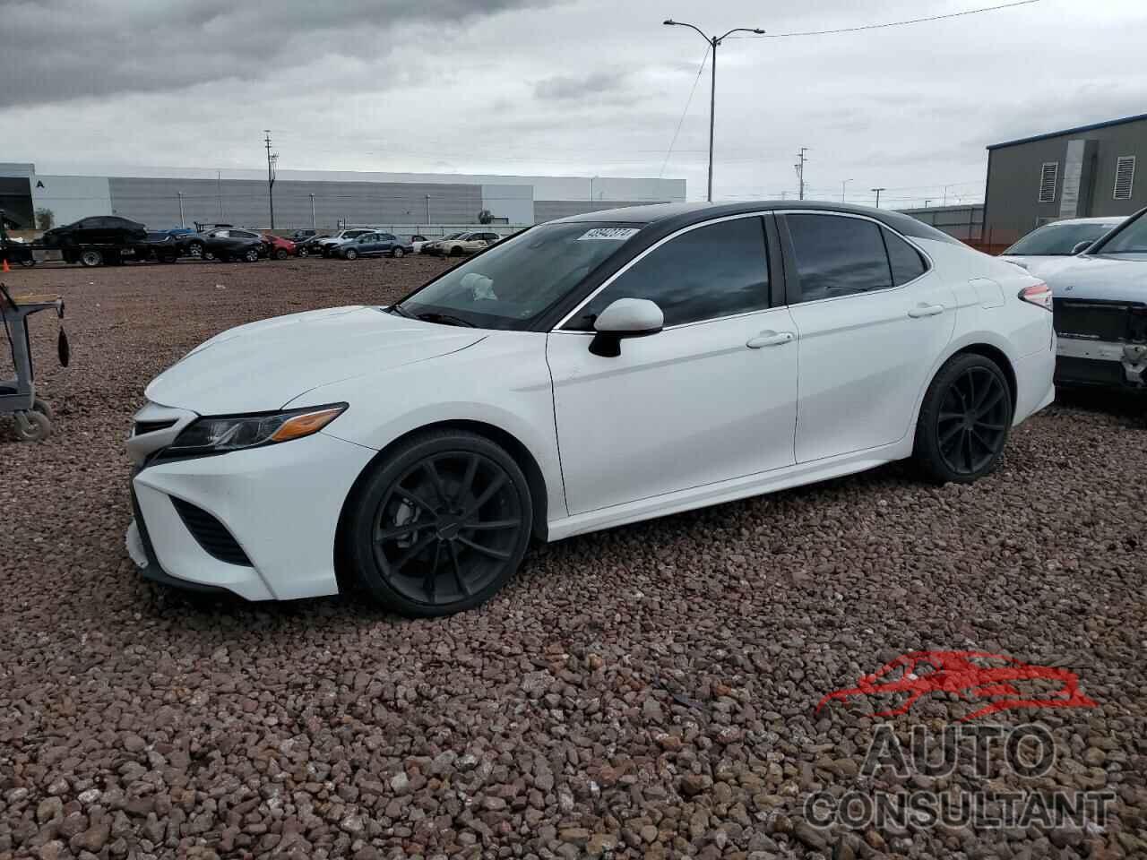 TOYOTA CAMRY 2018 - 4T1B11HK1JU570029