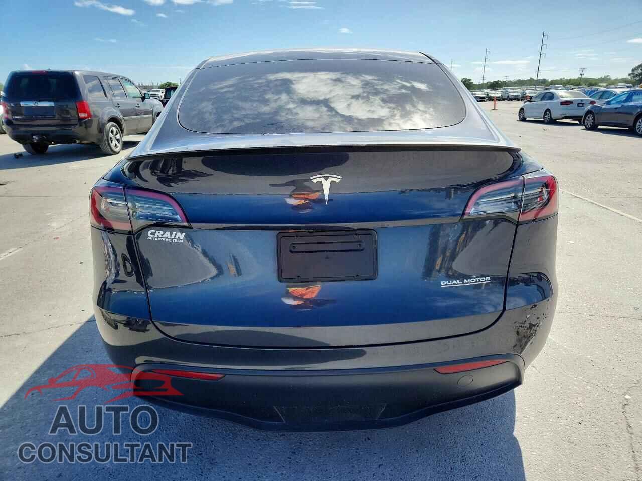 TESLA MODEL Y 2024 - 7SAYGDEF8RF041352