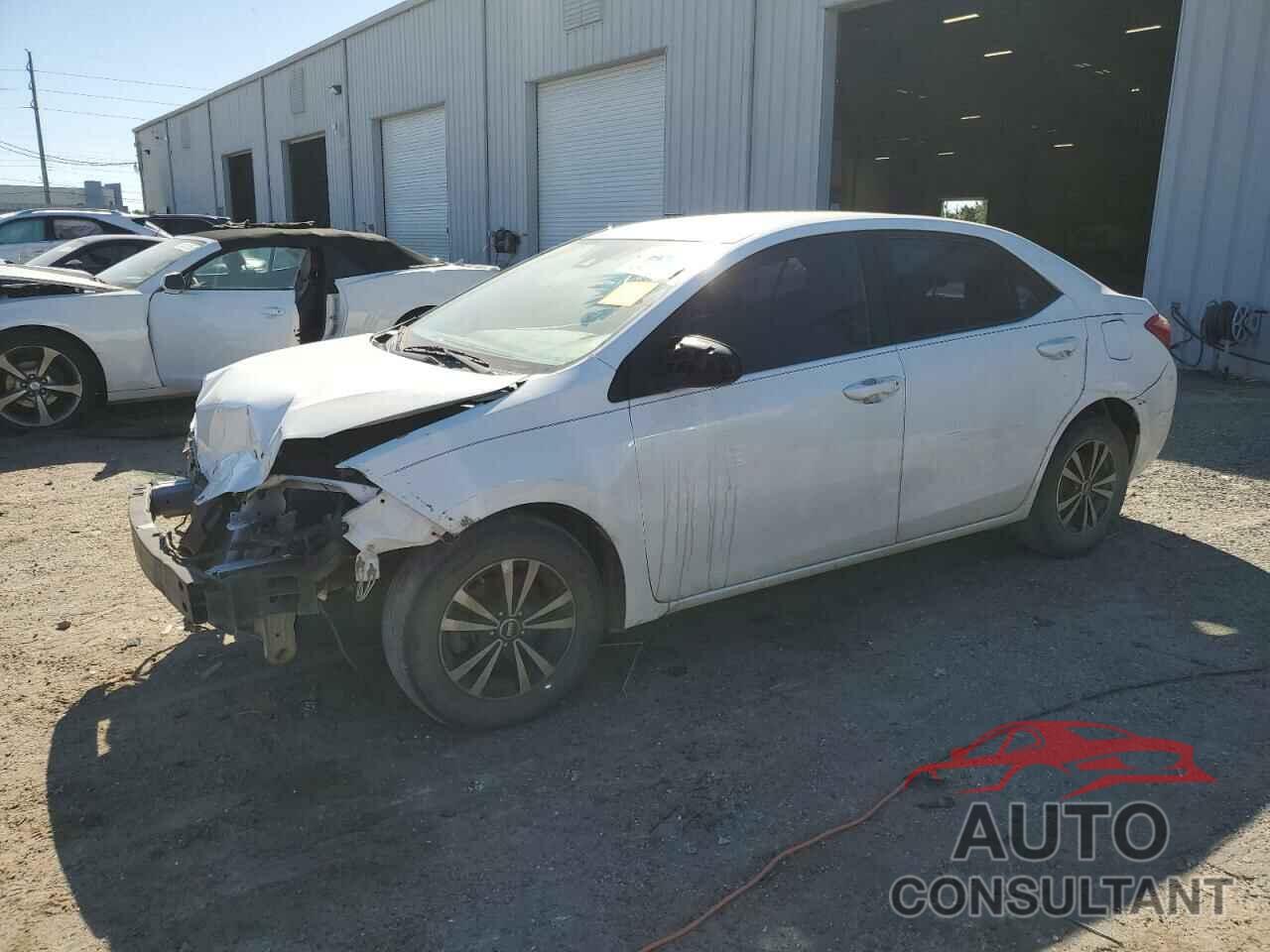 TOYOTA COROLLA 2018 - 5YFBURHE3JP779418