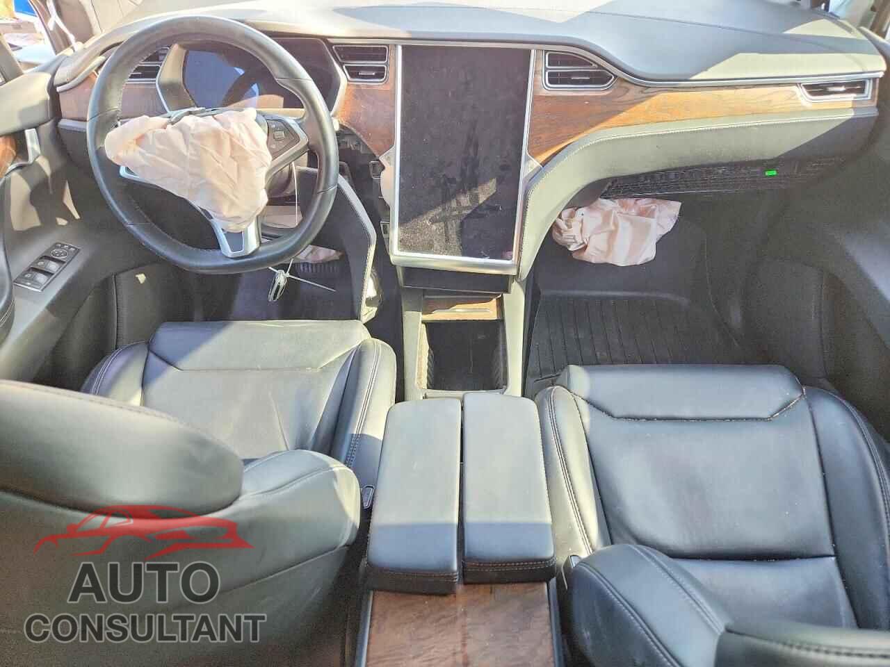 TESLA MODEL X 2017 - 5YJXCBE25HF070151
