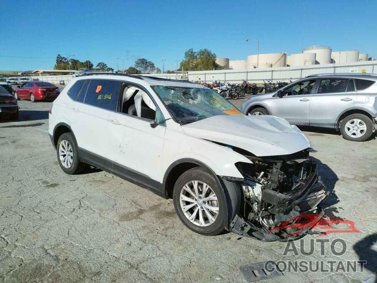 VOLKSWAGEN TIGUAN 2018 - 3VV3B7AX3JM046062