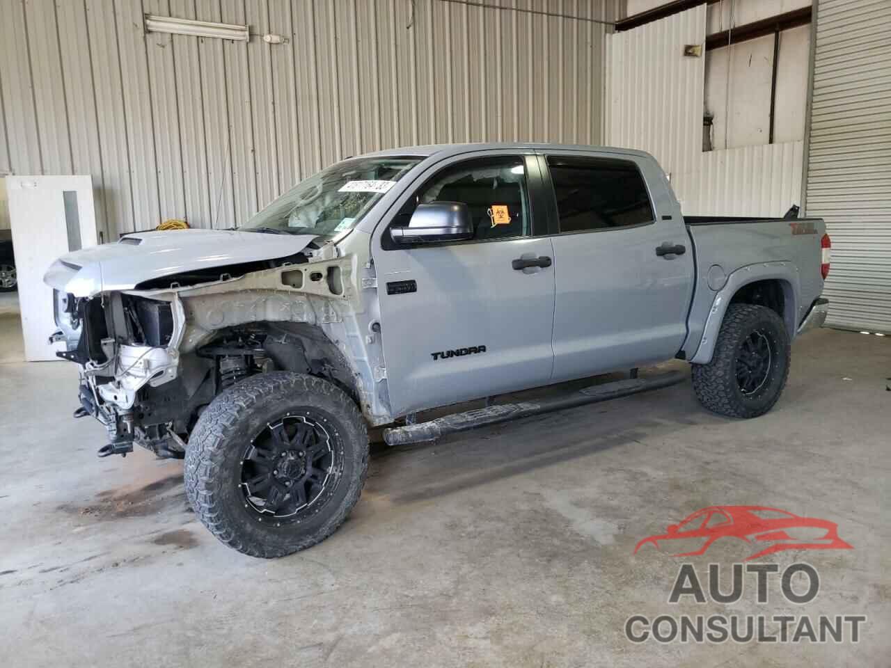 TOYOTA TUNDRA 2018 - 5TFDW5F18JX750381