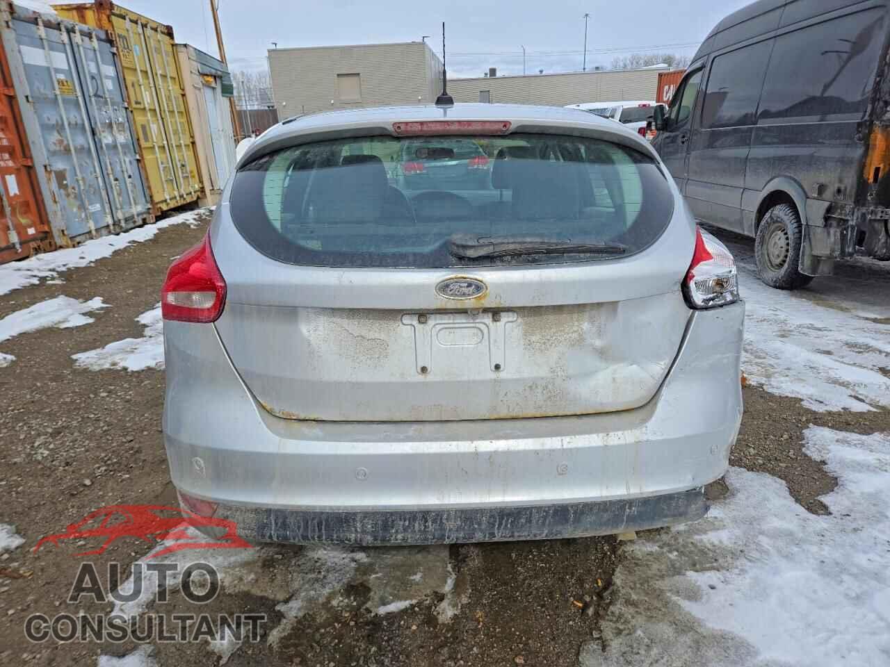 FORD FOCUS 2015 - 1FADP3K22FL257851