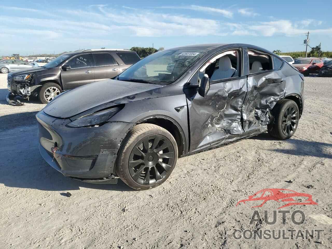 TESLA MODEL Y 2023 - 7SAYGDEE0PA204917