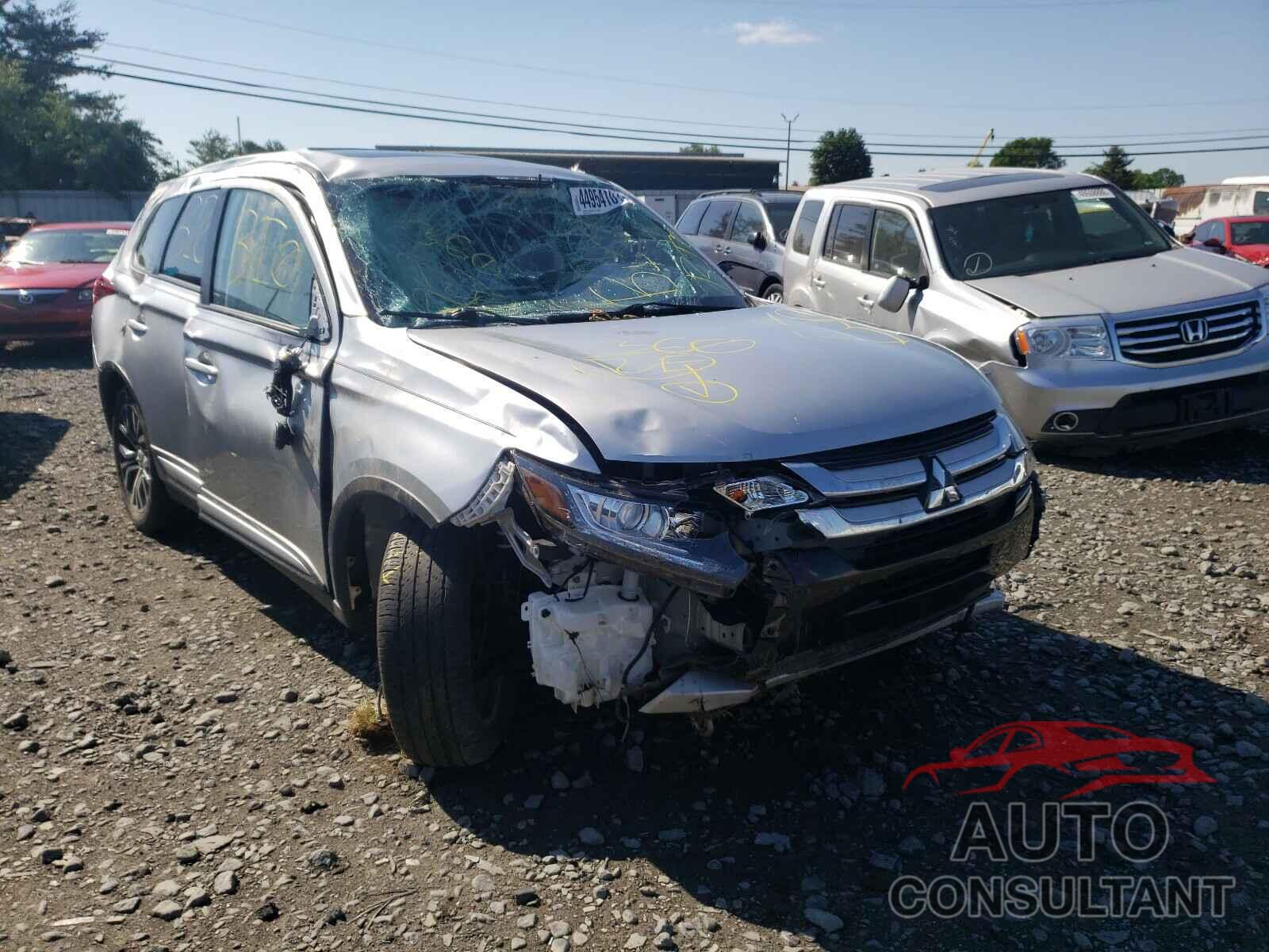 MITSUBISHI OUTLANDER 2018 - JA4AD3A39JZ008852