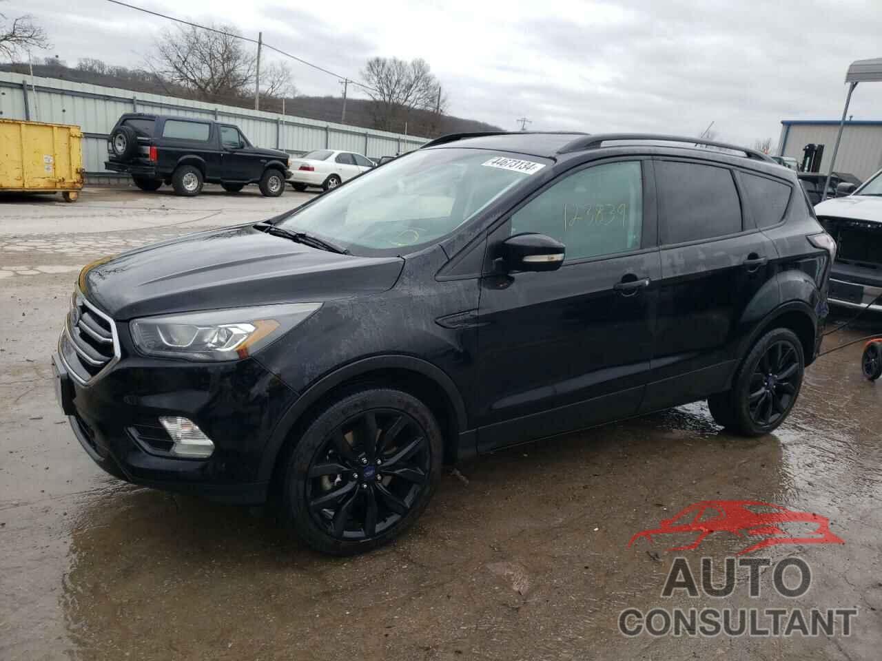 FORD ESCAPE 2017 - 1FMCU9J90HUD57004