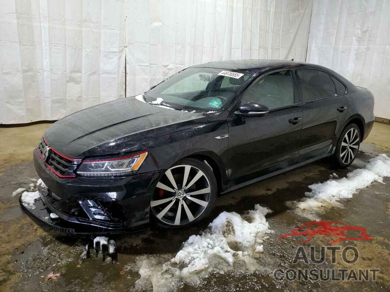 VOLKSWAGEN PASSAT 2018 - 1VWJM7A35JC030442
