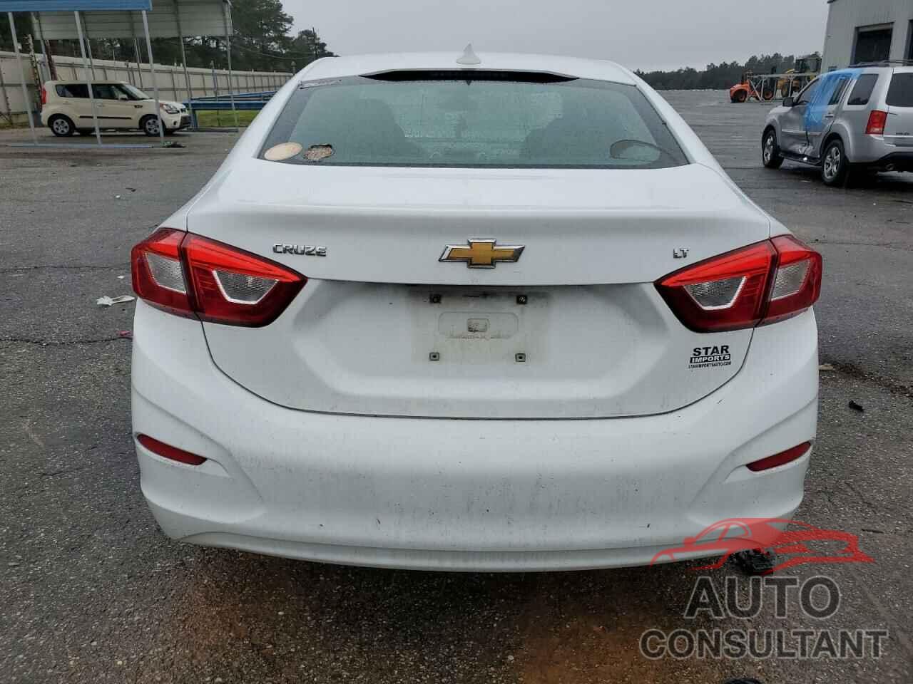 CHEVROLET CRUZE 2018 - 1G1BE5SM7J7114621