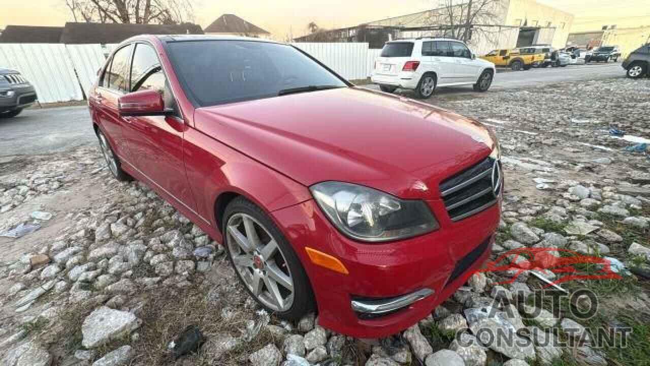 MERCEDES-BENZ C-CLASS 2014 - WDDGF4HBXEG238064