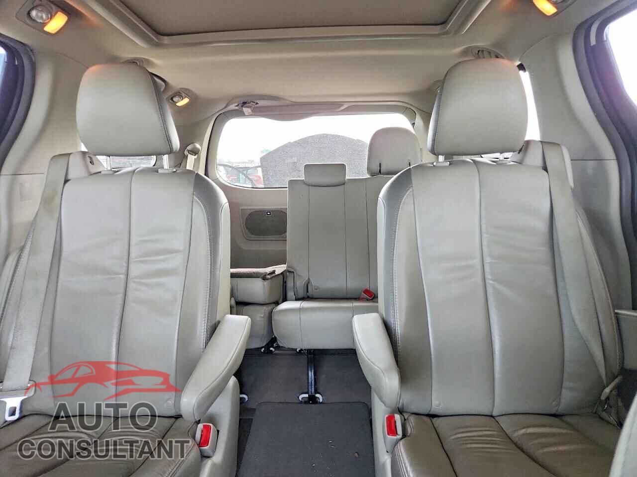 TOYOTA SIENNA 2013 - 5TDYK3DC8DS372191