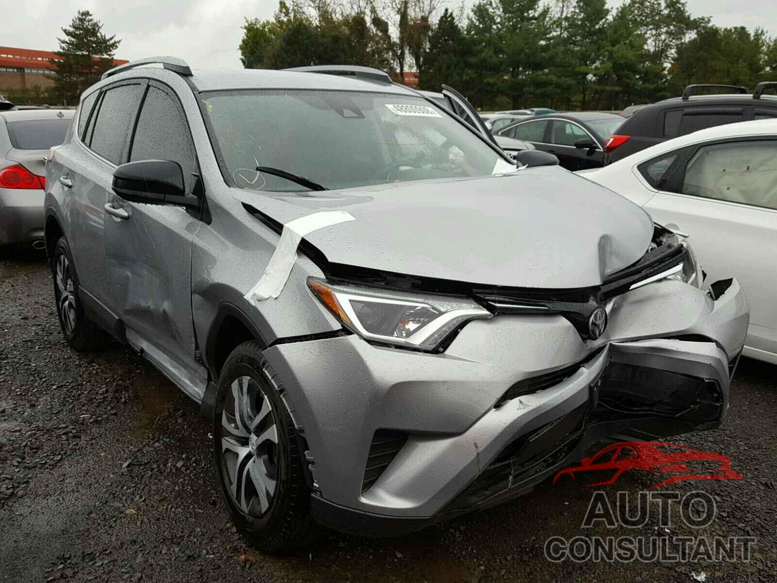 TOYOTA RAV4 LE 2018 - JTMBFREV2JJ205184