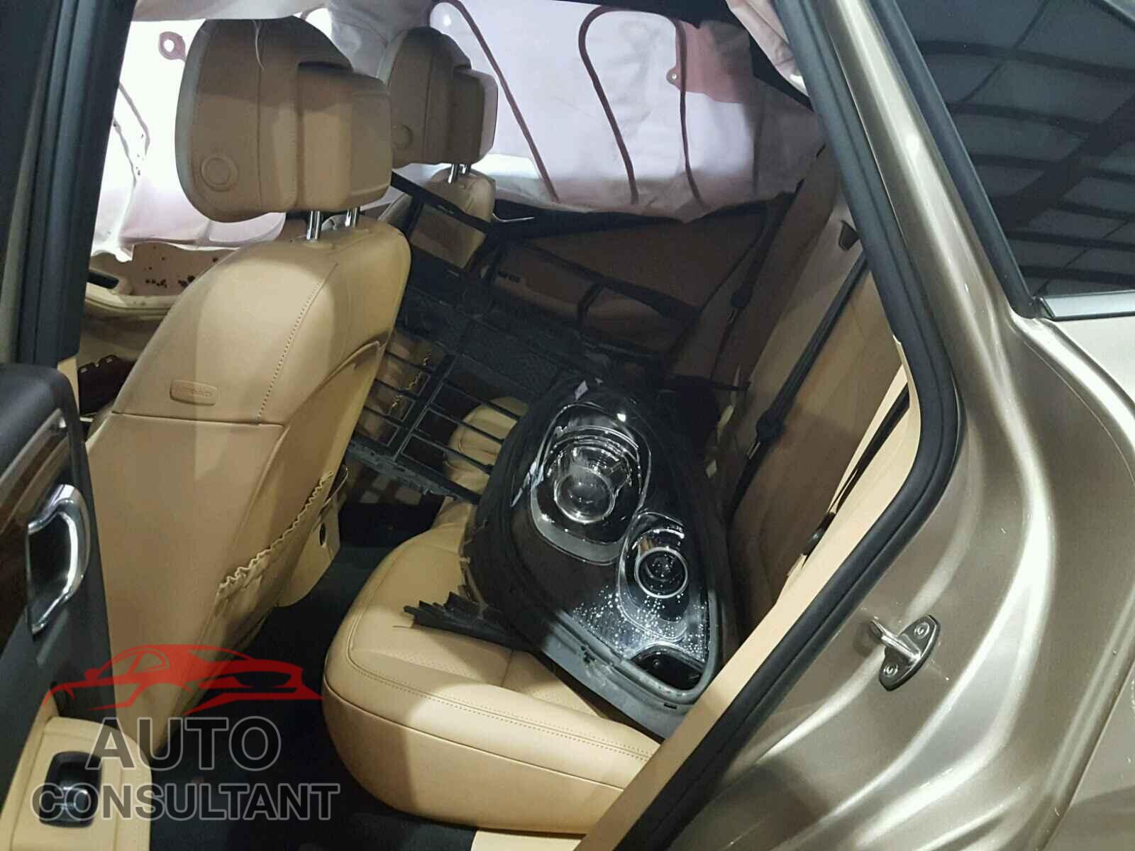 PORSCHE MACAN 2018 - WP1AA2A57JLB04703