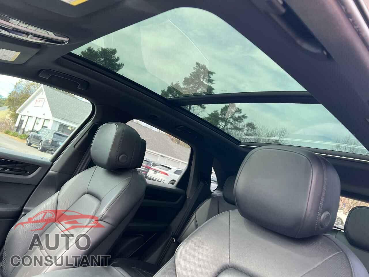 PORSCHE CAYENNE 2019 - WP1AA2AY0KDA10863