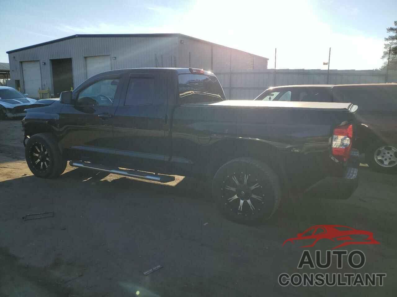 TOYOTA TUNDRA 2017 - 5TFRM5F18HX110760