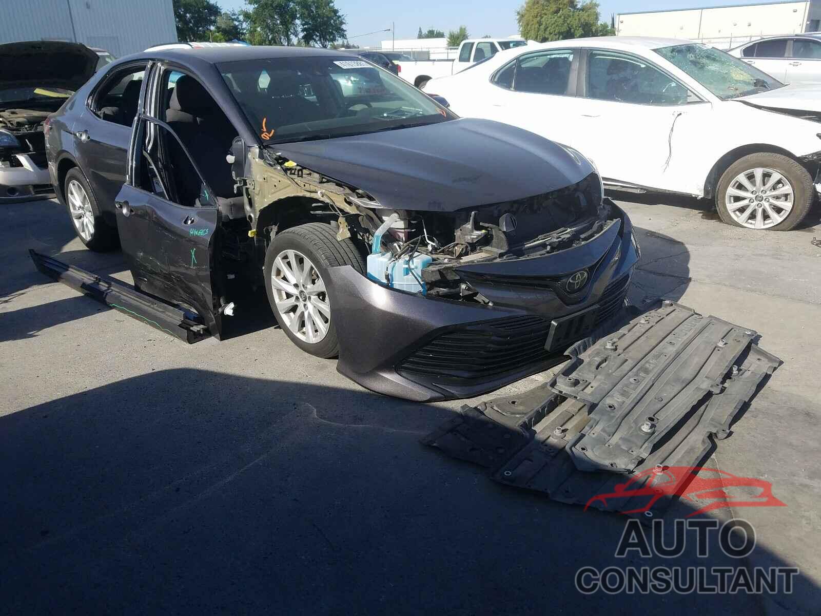 TOYOTA CAMRY 2018 - 4T1B11HK8JU090618