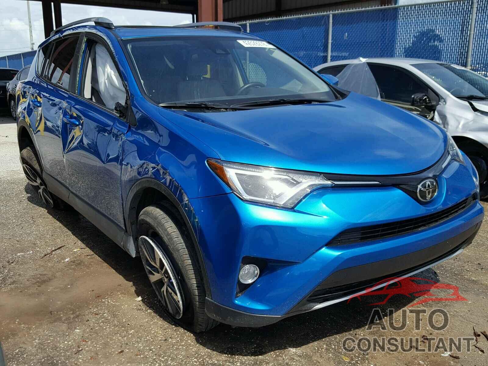 TOYOTA RAV4 XLE 2017 - JTMWFREV9HJ125800