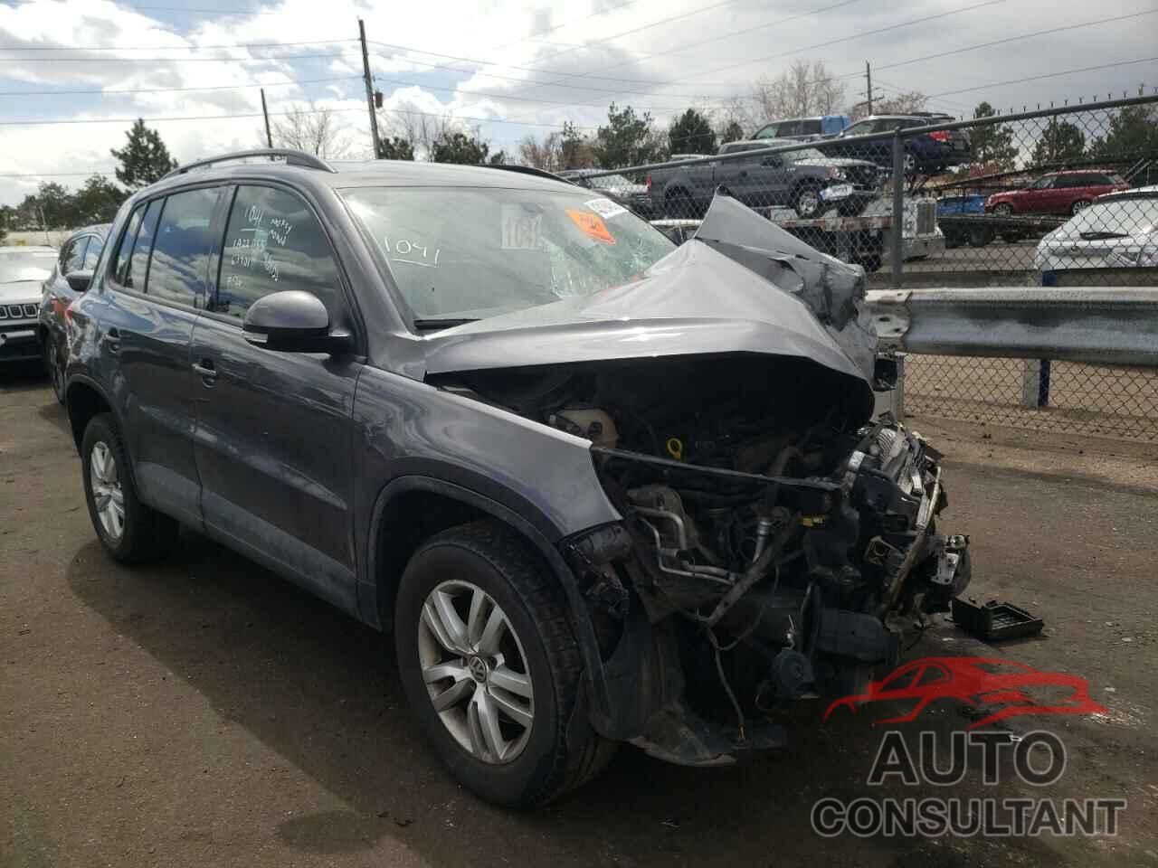 VOLKSWAGEN TIGUAN 2016 - WVGBV7AX7GW528023