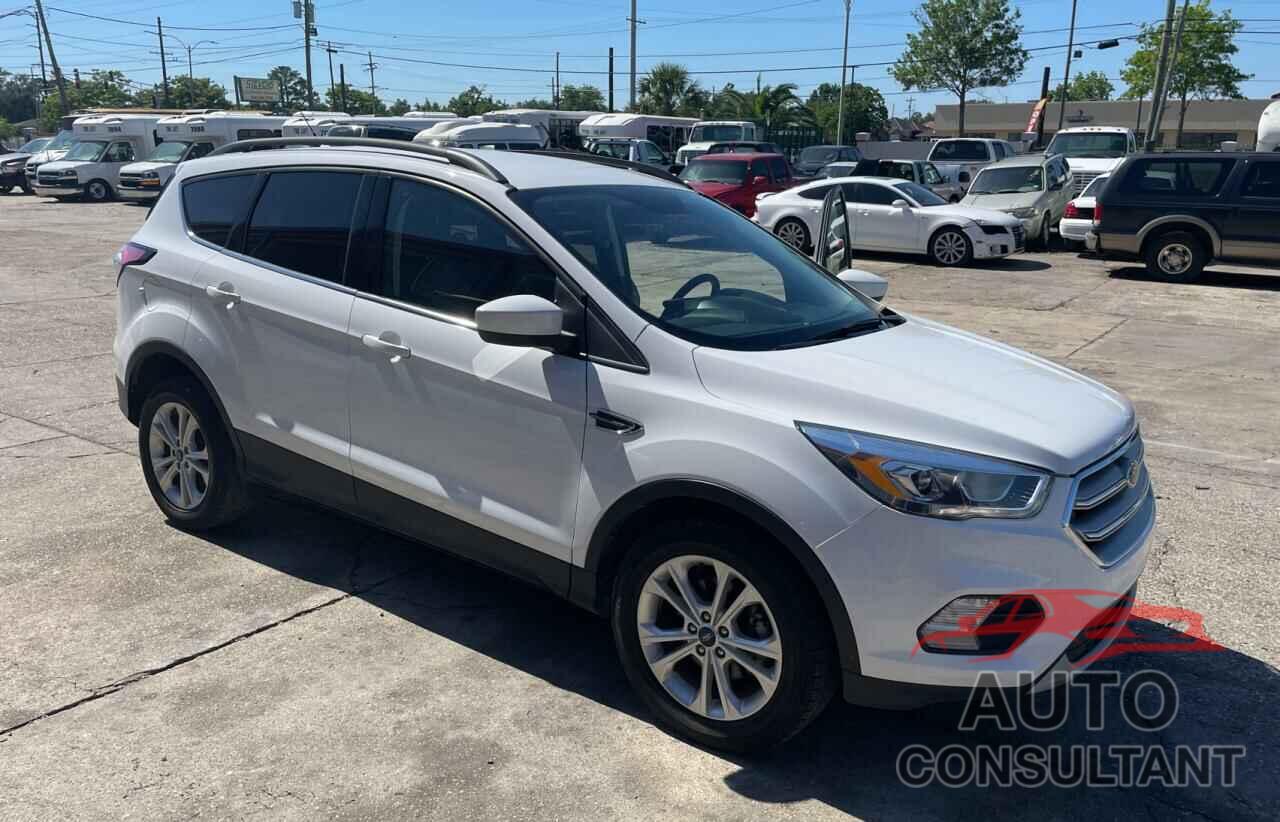 FORD ESCAPE 2017 - 1FMCU0GD0HUC97555