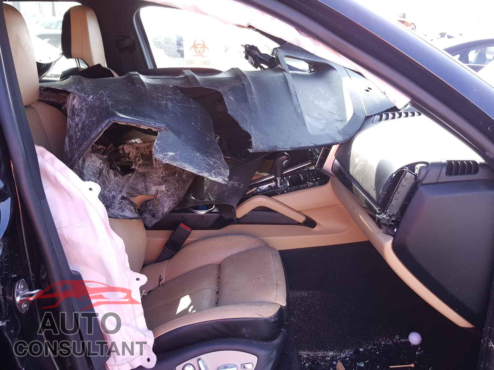 PORSCHE CAYENNE 2018 - WP1AA2A28JKA00393