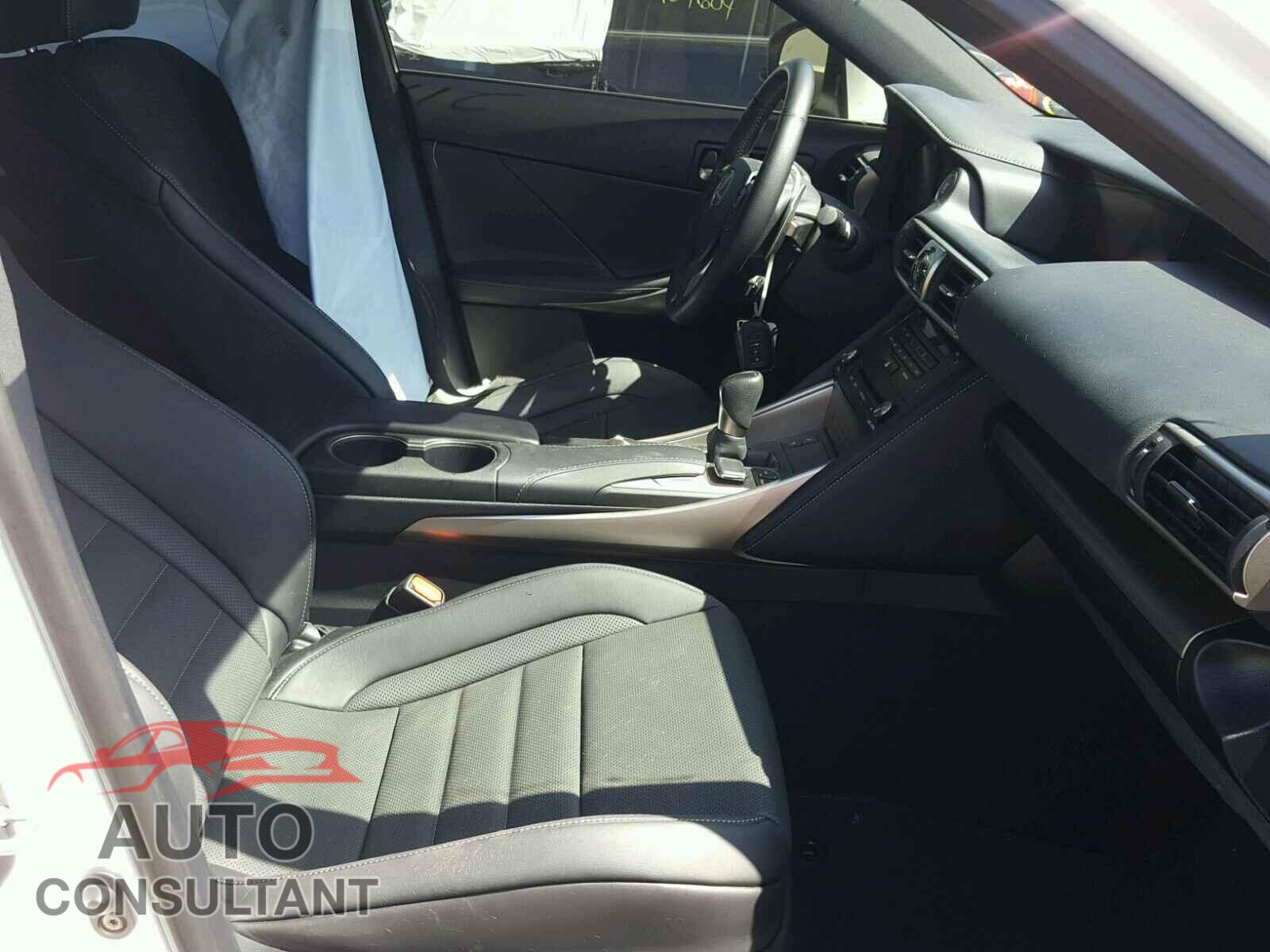 LEXUS IS 2017 - JTHBA1D28H5056921