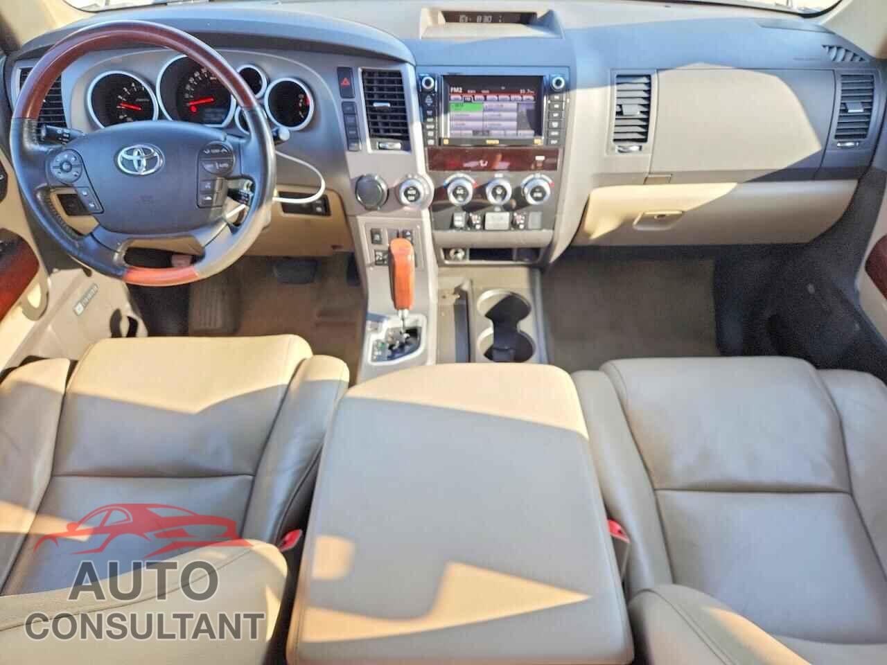 TOYOTA SEQUOIA 2011 - 5TDYY5G16BS035729