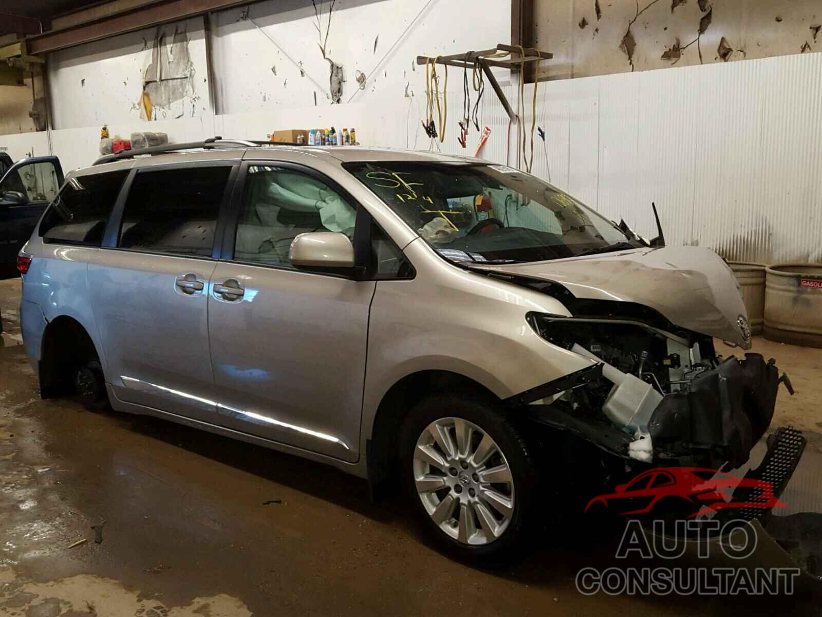 TOYOTA SIENNA LE 2015 - 5TDJK3DC0FS106815