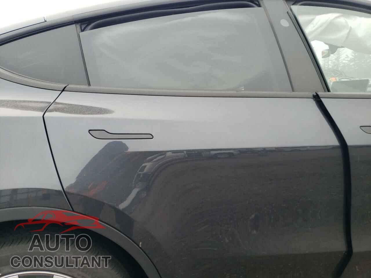 TESLA MODEL Y 2024 - 7SAYGDED2RF037005