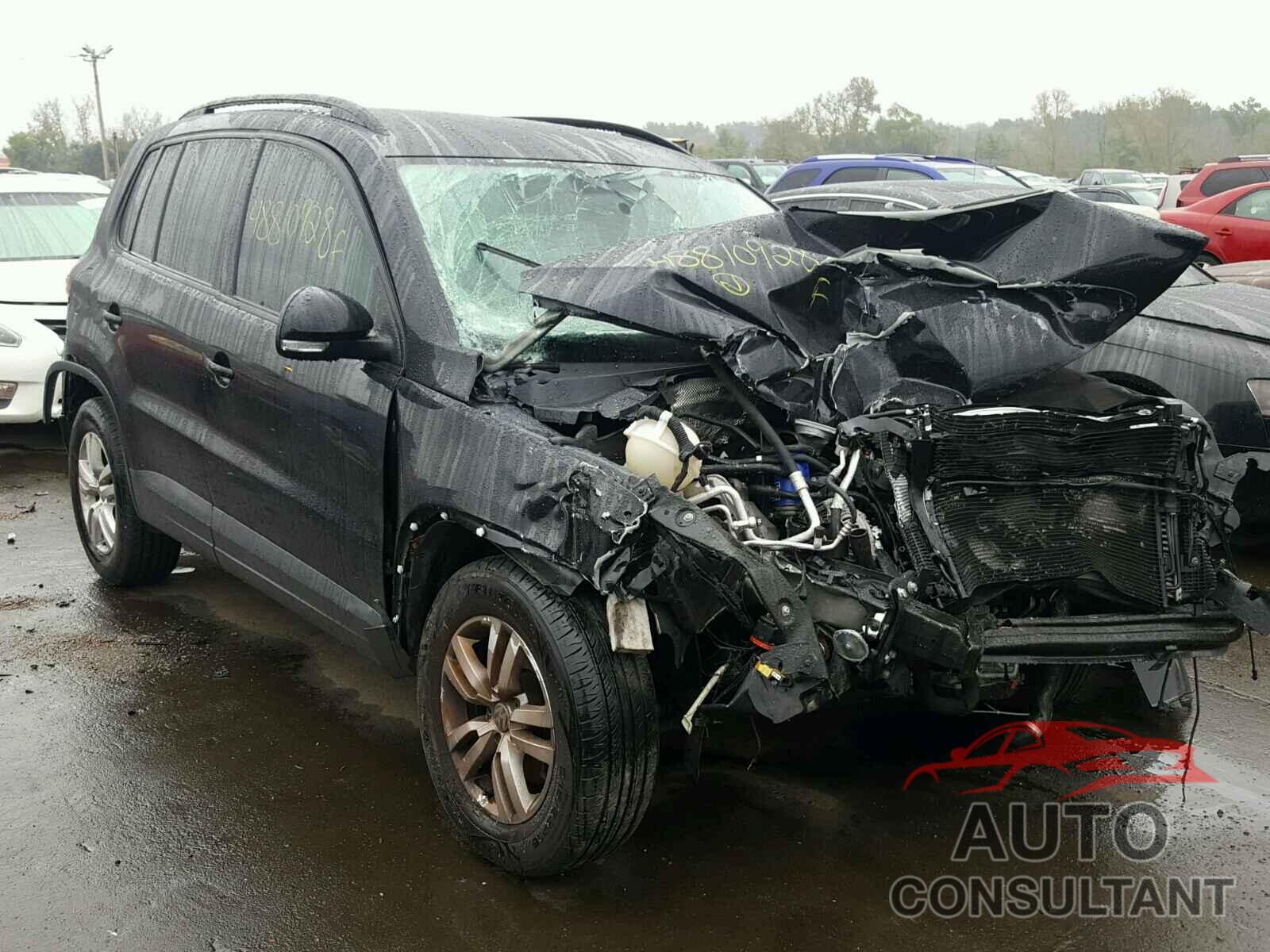 VOLKSWAGEN TIGUAN S 2015 - WVGBV7AX1FW572811