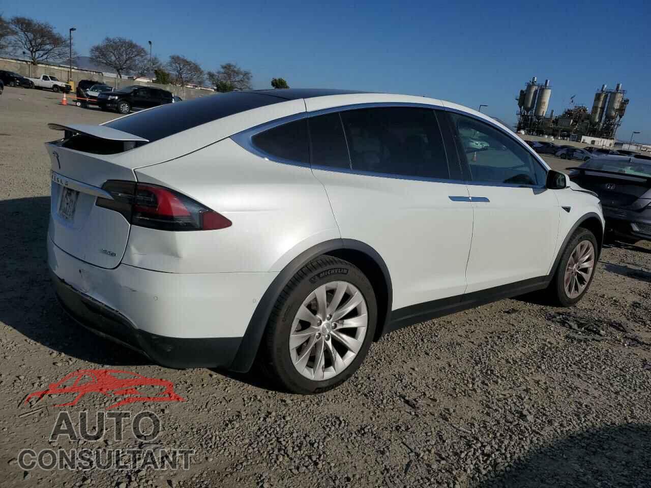 TESLA MODEL X 2018 - 5YJXCAE20JF140512