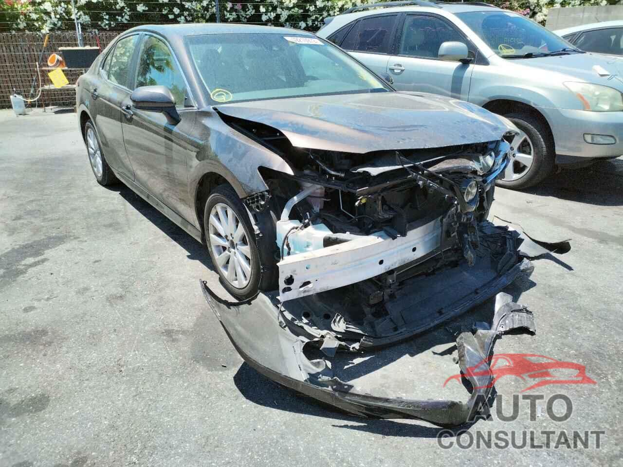 TOYOTA CAMRY 2018 - 4T1B11HK4JU529085
