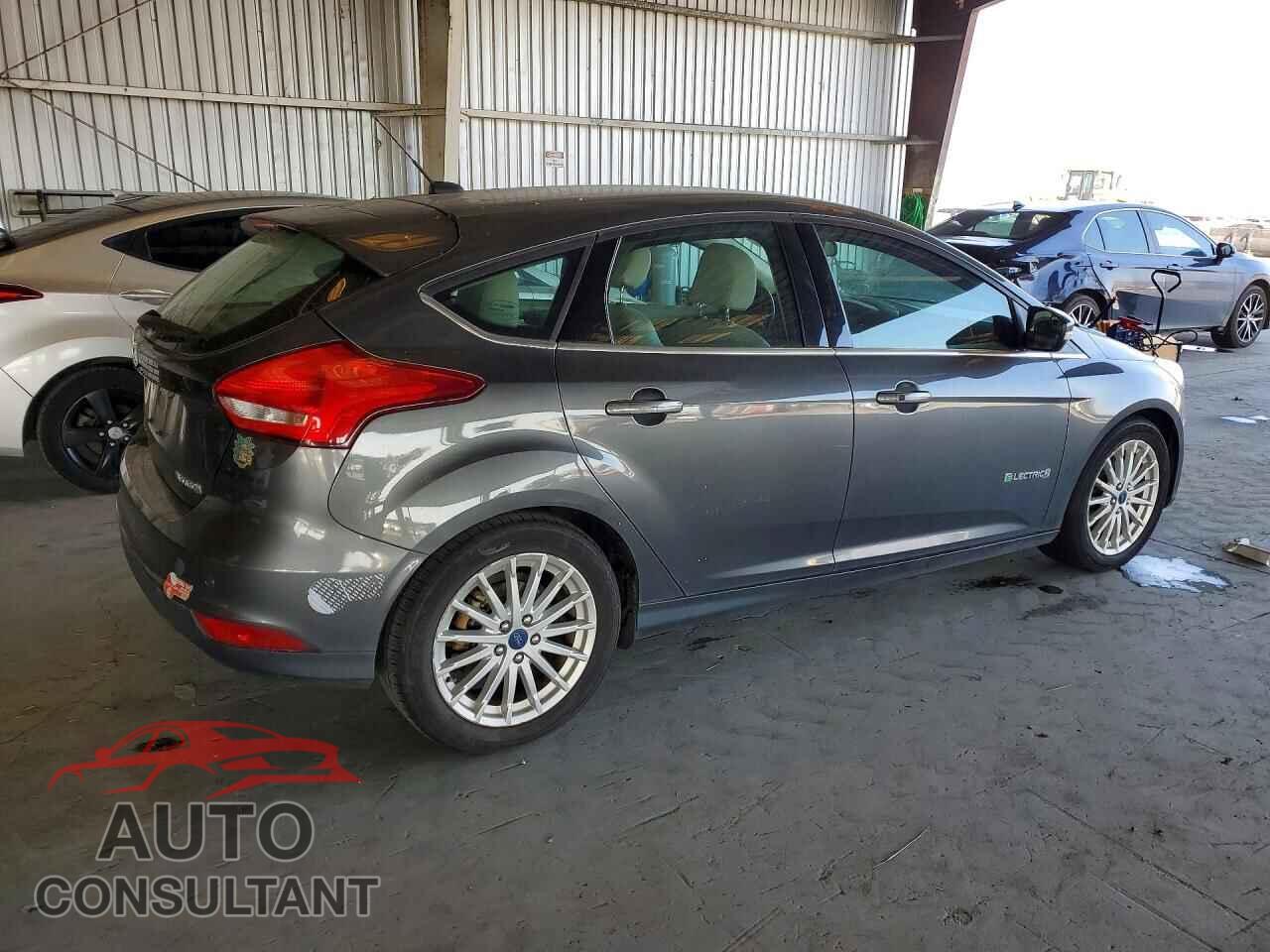 FORD FOCUS 2017 - 1FADP3R42HL290679