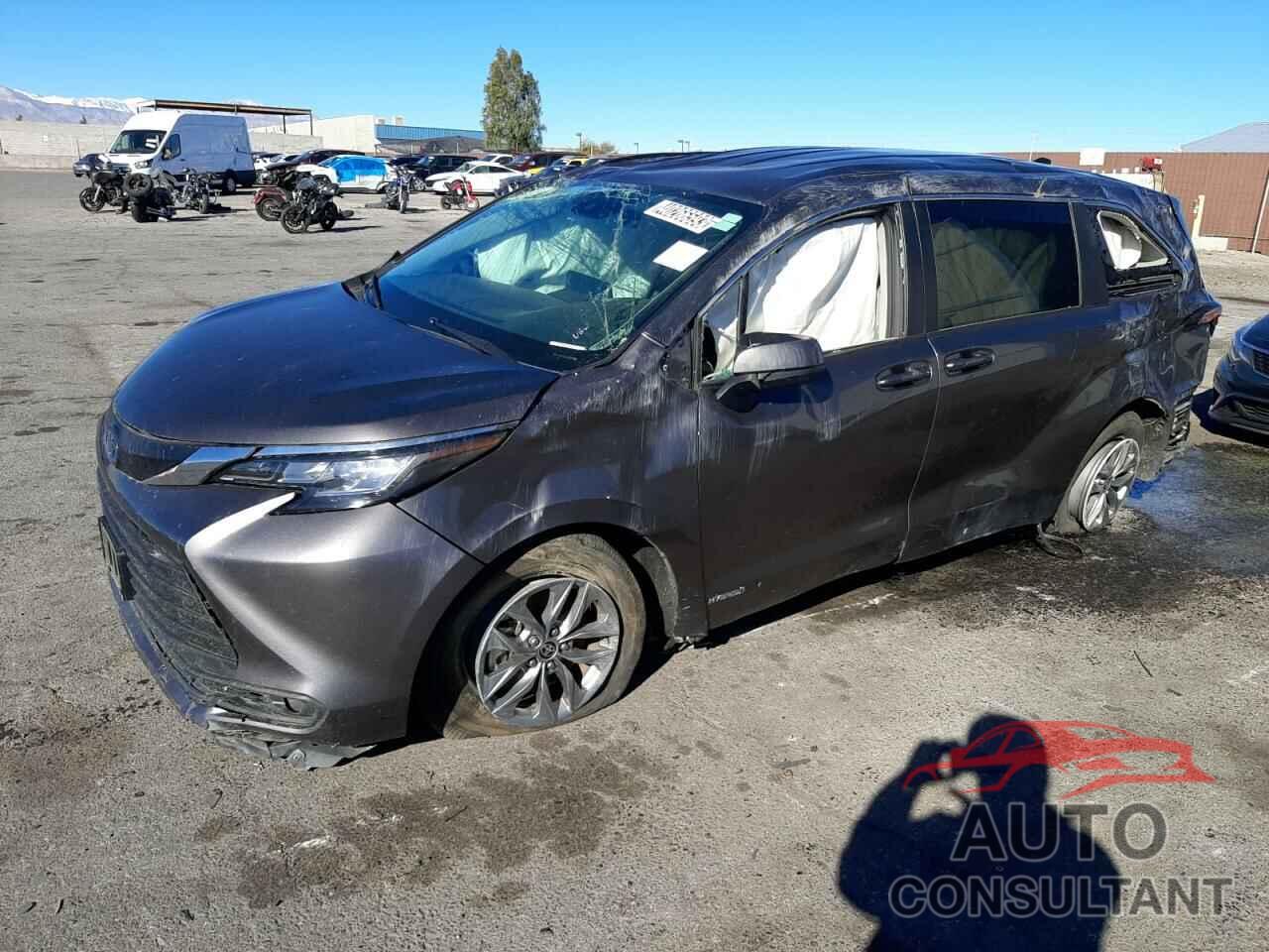 TOYOTA SIENNA 2021 - 5TDKRKEC8MS015166